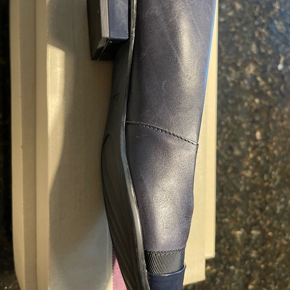 Clark’s navy flat - Picture 4 of 4